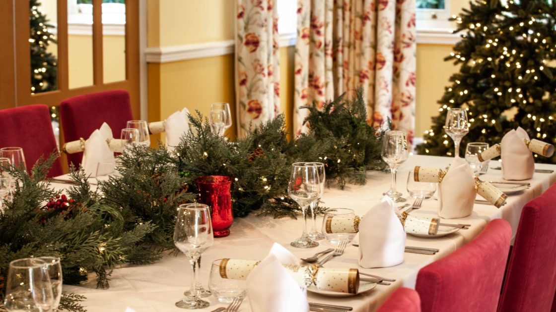 Dower Christmas Table Setting